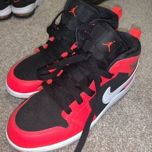 Kids Jordan Mid Retro 1